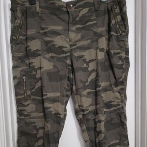 NWOT - Sonoma Capri Pants 18W Camo